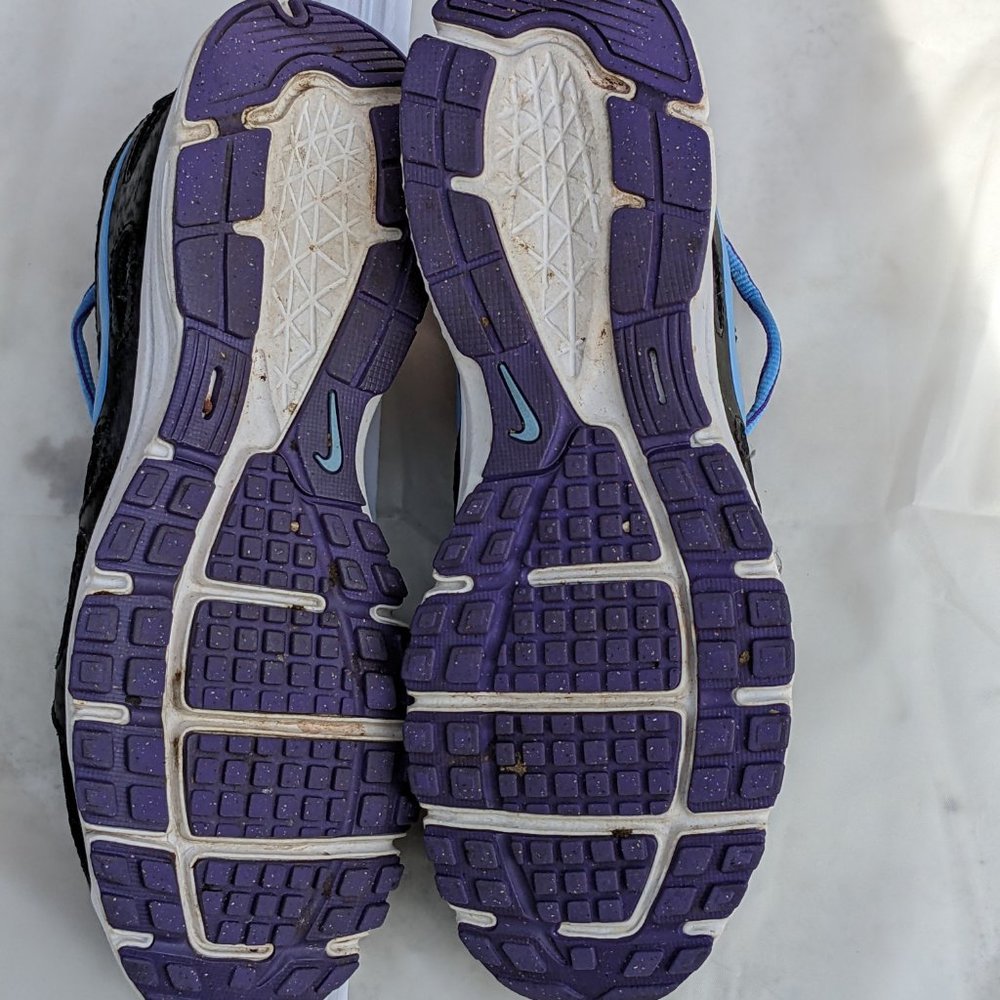 Nike Shoes - Picture 3 of 5